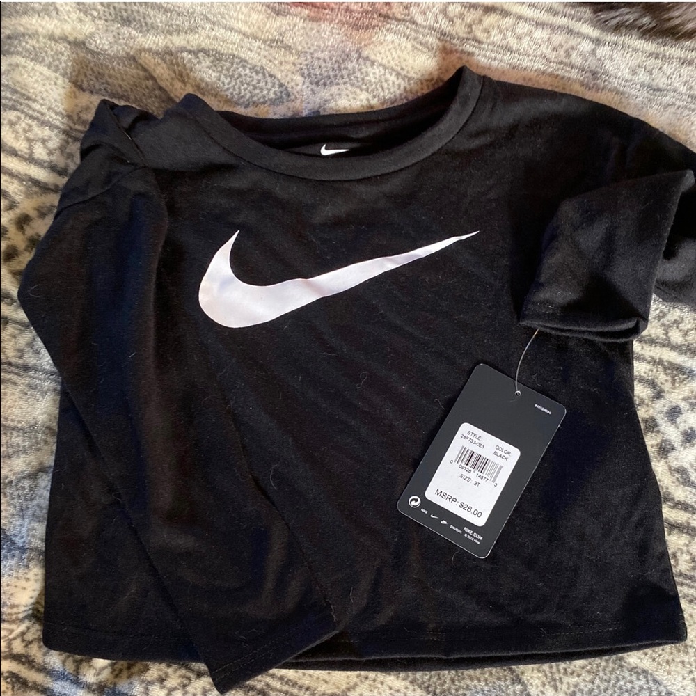 Nike shirt 3t. Brand new. Never worn with tags. Soooo soft.